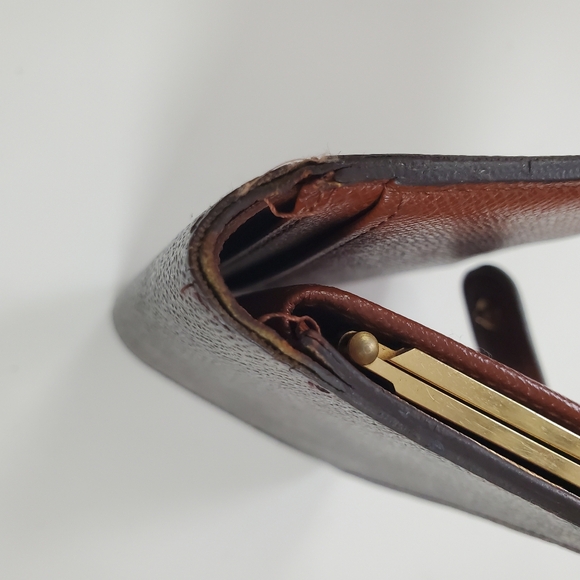 Louis Vuitton Monogram KISSLOCK WALLET - Picture 10 of 11